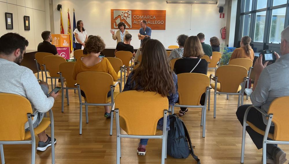 Imagen Reunión de los equipos de investigación del proyecto H-2020 MATILDE con los Servicios Sociales de la Comarca.
