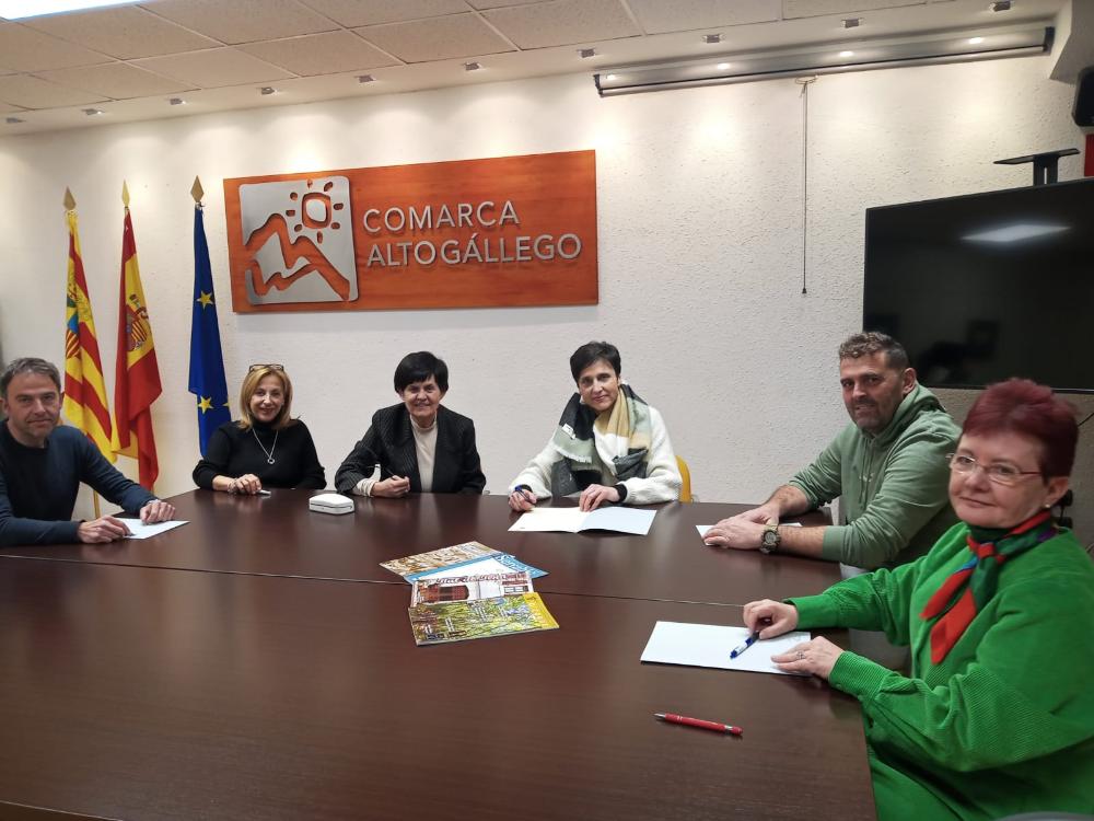 Imagen La Comarca Alto Gállego y las Asociaciones O Zoque de Ballibasa, Erata de Biescas, Bal de Tena y Amigos de Serrablo, han firmado los convenios de colaboración