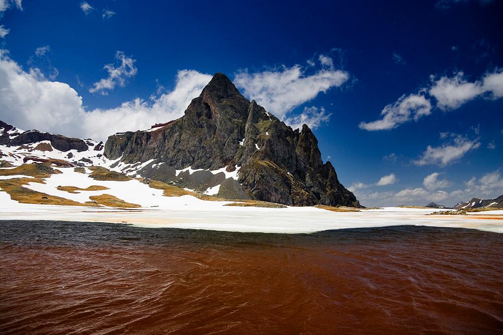 Imagen Publicada la Orden MAT/221/2026 sobre acampada y baño en los Ibones del Anayet