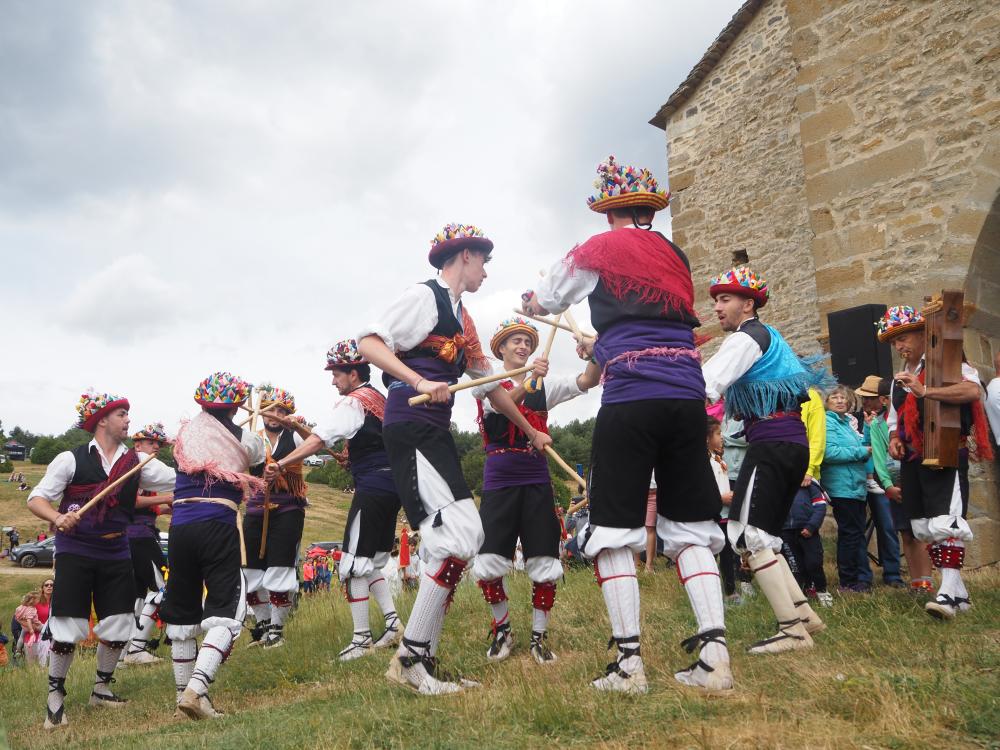 Imagen: Danzantes de Yebra el día de Santa Orosia